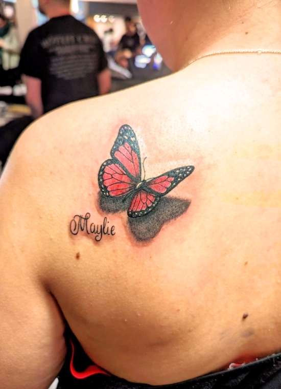 tatouage d'un papillon posé sur une homoplate à Langon, Noaillan, Fragments d'Elle