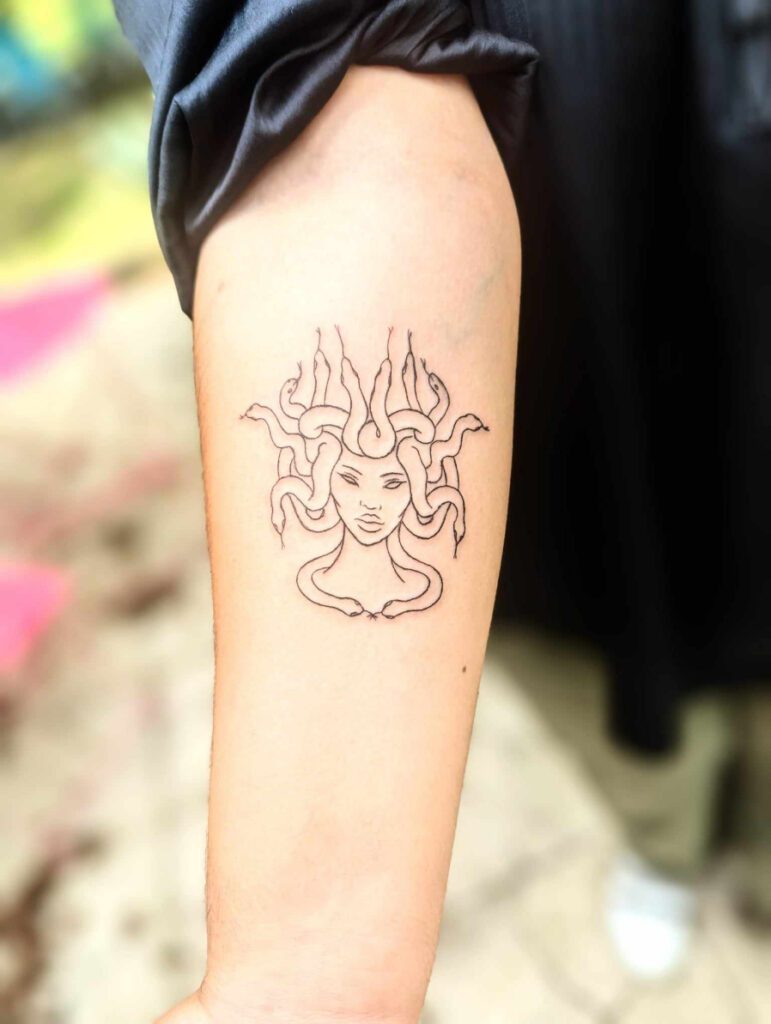 Fragments Delle Tatouage Traits Fins Bazas Realisations 13