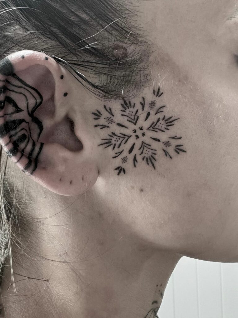 Fragments Delle Tatouage Traits Fins Bazas Apres 1 1