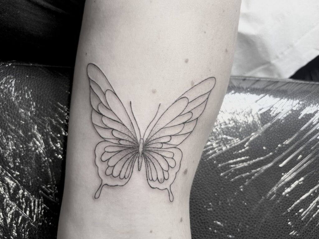 Fragments Delle Tatouage Traits Fins Bazas IMG 0572