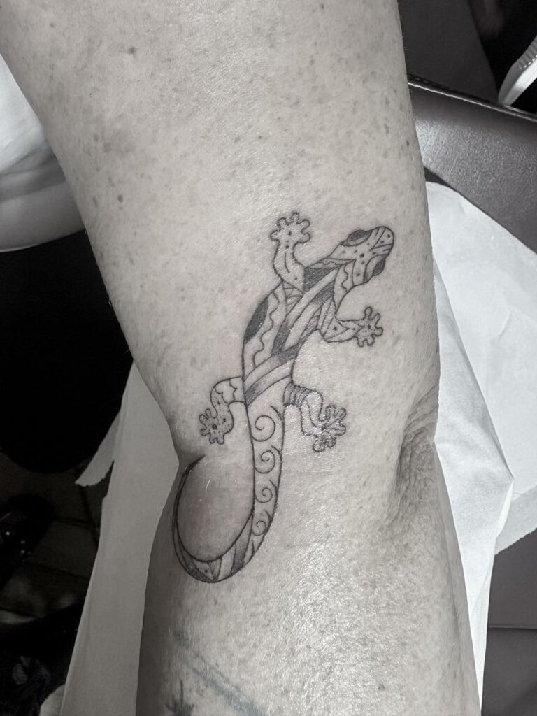 Fragments Delle Tatouage Traits Fins Bazas Gecko