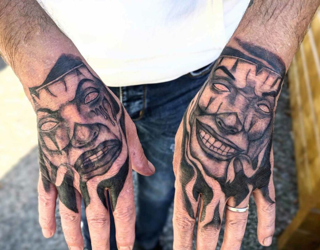 Fragments Delle Tatouage Traits Fins Bazas Tatouage Mains Homme Copie