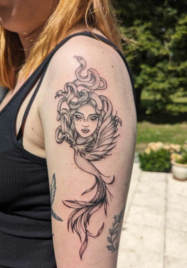 Fragments Delle Tatouage Traits Fins Bazas Tatouage Medusa Phoenix Fragments D Elle Langon