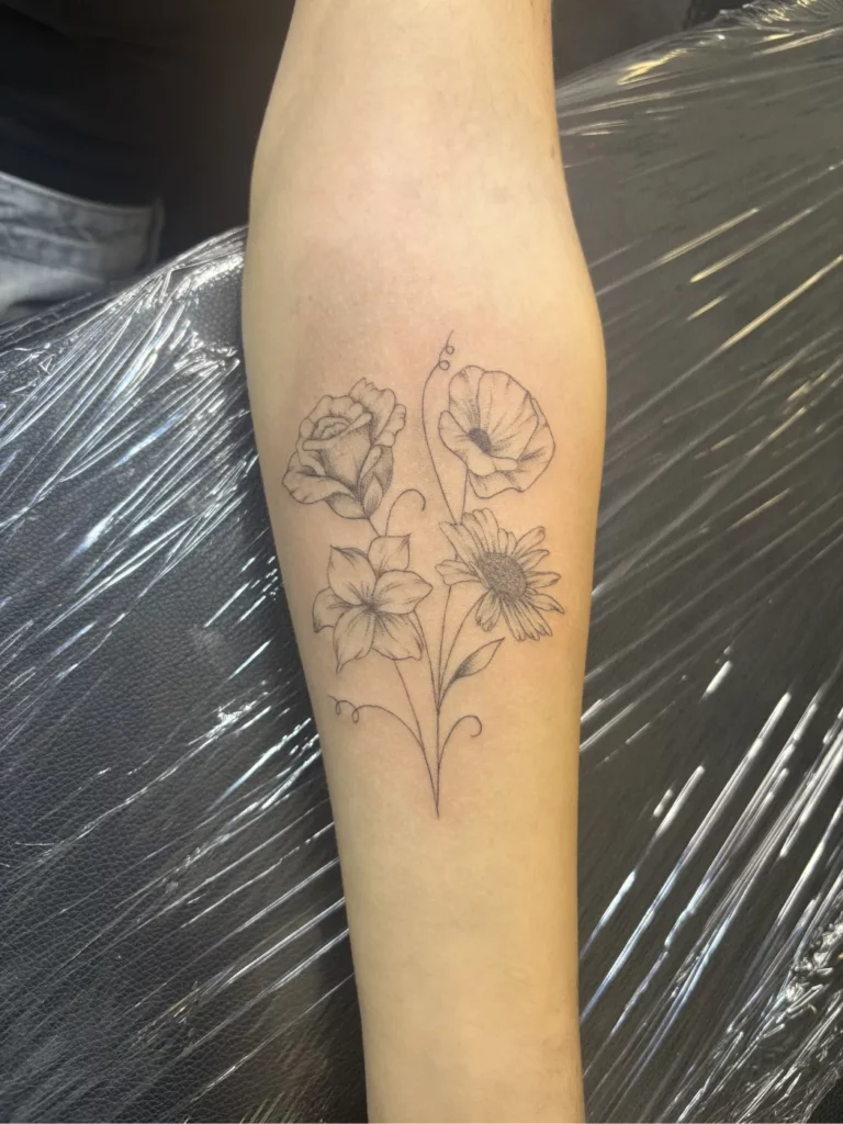 Fragments Delle Tatouage Traits Fins Bazas IMG 0300 1