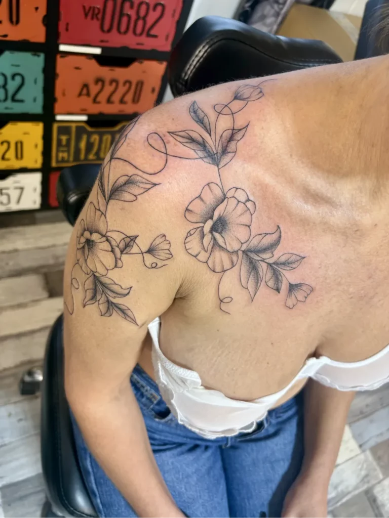Fragments Delle Tatouage Traits Fins Bazas IMG 0858 1