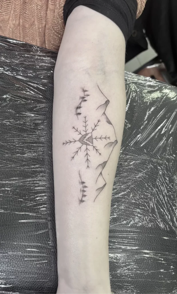Fragments Delle Tatouage Traits Fins Bazas IMG 1945 1